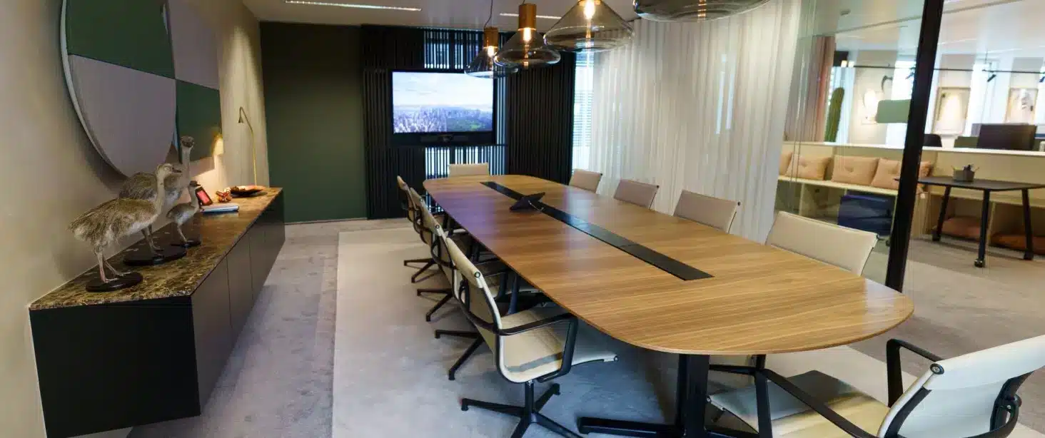 Hybride vergaderingen zijn de toekomst: zo richt je je vergaderzaal in.