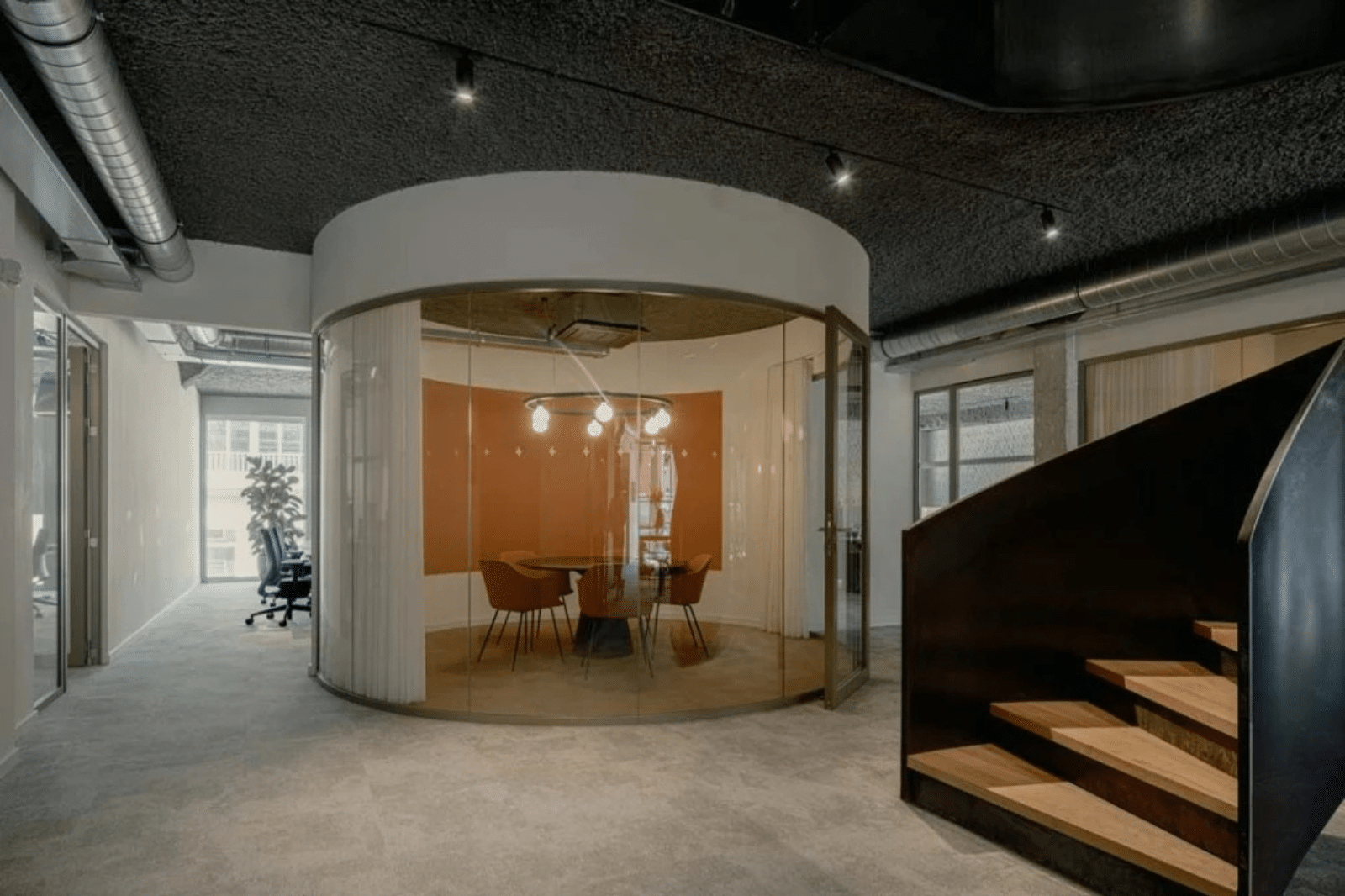 Vergaderruimte ingericht voor een bedrijf uit de HR-sector