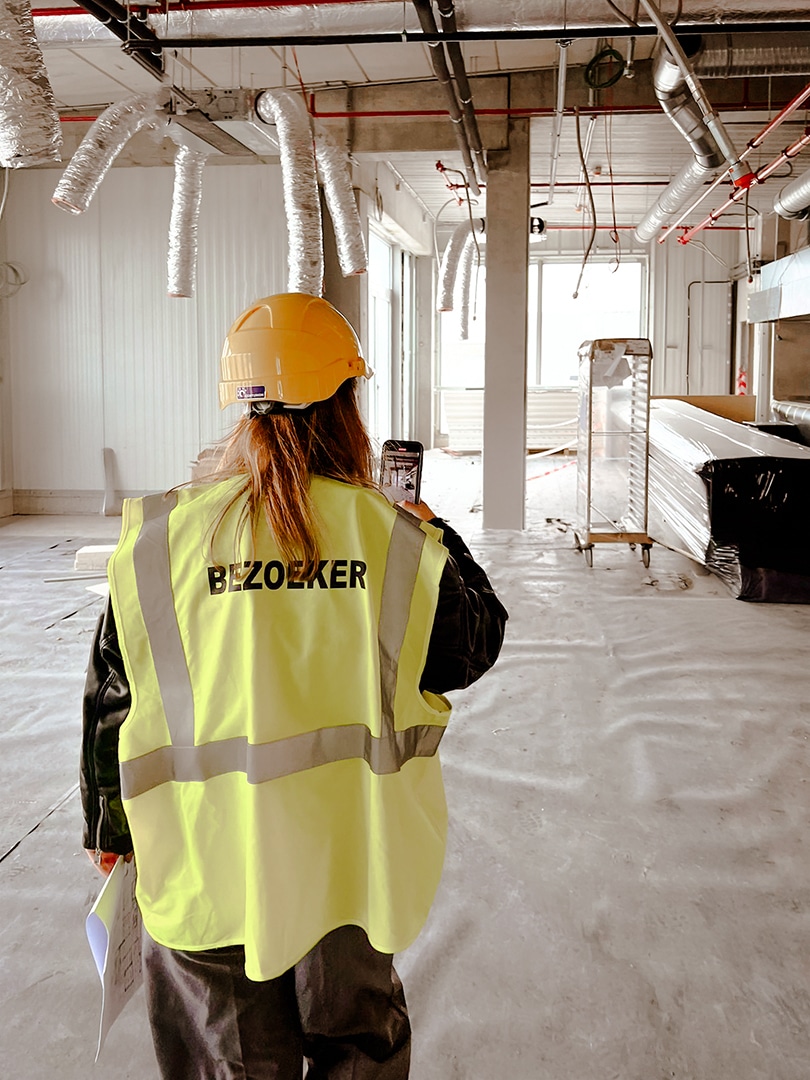 Kantoorinrichting met werfopvolging op locatie tijdens de uitvoering van de werken